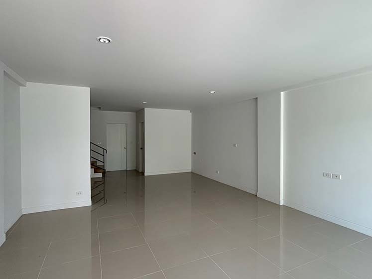 Townhouse in Sukhumvit 